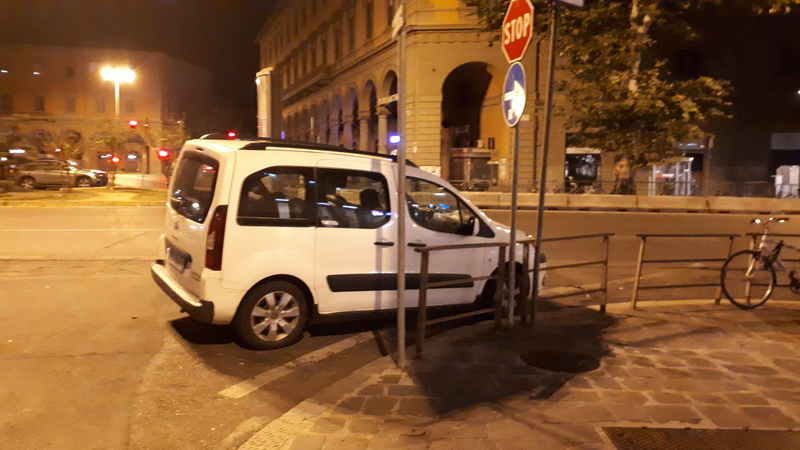 Wanna park ON a street corner? Go ahead. Polizia don’t give a fuck.